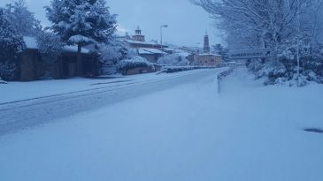 Cadenas en la A-23 de Santa Eulalia a Monreal y cuatro carreteras nacionales afectadas por la nieve