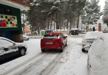 Cadenas en la A-23 de San Agustín a Ferreruela de Huerva, 44 carreteras afectadas y varias calles cortadas en la capital turolense por la nieve