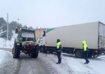El temporal deja camiones cruzados en Andorra y cortes de luz intermitentes en el Matarraña