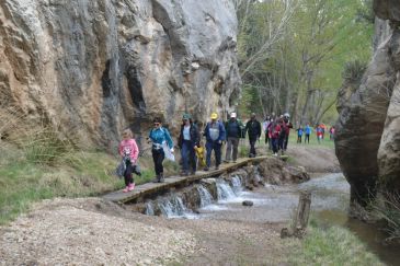 Los vecinos de Montalbán estrenan un nuevo sendero para su recorrido en familia