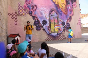 La Asociación de Vecinos de San Julián organiza visitas guiadas por sus murales