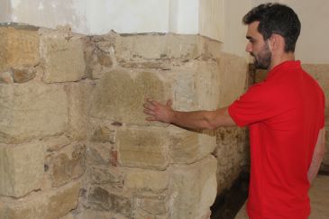 La rehabilitación de la ermita de San Antón de Rubielos aflora sillares románicos