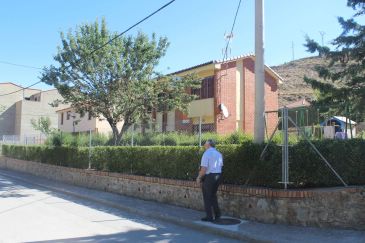 El colegio de Camarena de la sierra pasa a tener cinco alumnos con la llegada de una familia