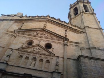 La torre de la iglesia de Cretas luce ya sin andamios tras su última restauración