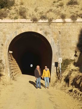 Los alcaldes de Sarrión y Albentosa valoran positivamente la labor de limpieza de la Vía Verde Ojos Negros-Sagunto que realiza el Gobierno de Aragón