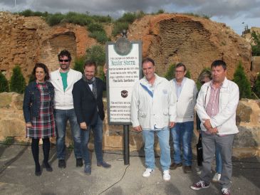 El parque del barrio del Carrel ya luce el nombre del escritor turolense Javier Sierra