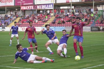 El CD Teruel vence en casa al Valdefierro por 2-0