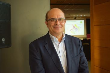 Luis Chiva, jefe del departamento de Ginecología de la Universidad de Navarra: “La comunicación es básica para poder tranquilizar 
y ayudar a los pacientes”