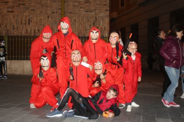 Los personajes más terroríficos se pasean por las calles de Teruel y la provincia para celebrar Halloween
