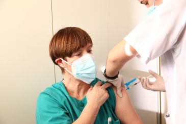 Comienza la vacunación en profesionales sanitarios de Atención Especializada en Aragón