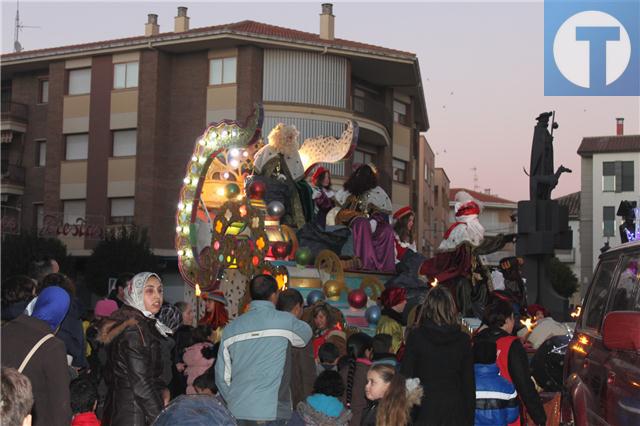 Sus Majestades ultiman detalles para llenar de regalos a los niños de la provincia