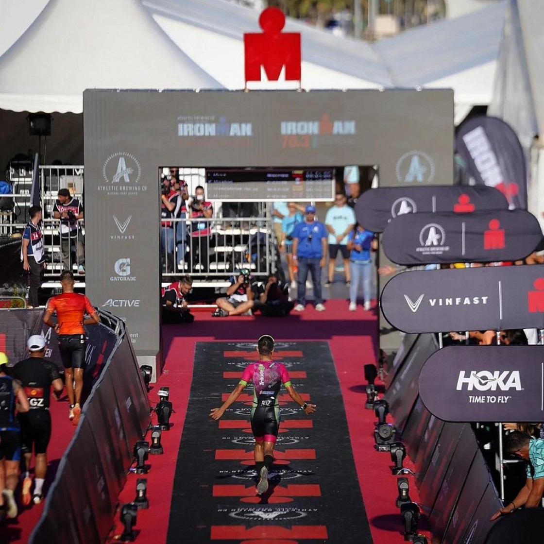 Roberto Ruiz se clasifica para el campeonato del mundo de 2023 de Ironman