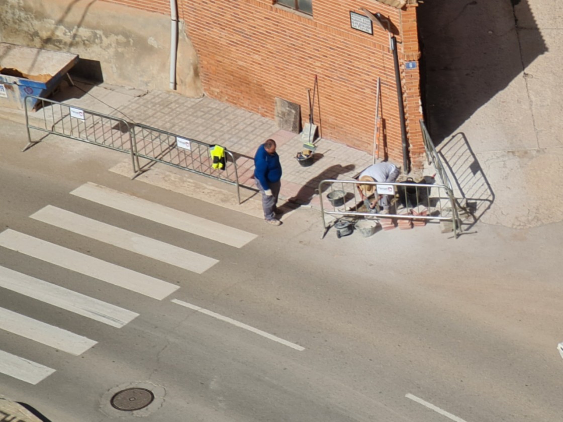 El Ayuntamiento de Teruel continúa eliminando barreras arquitectónicas en varias calles de la ciudad
