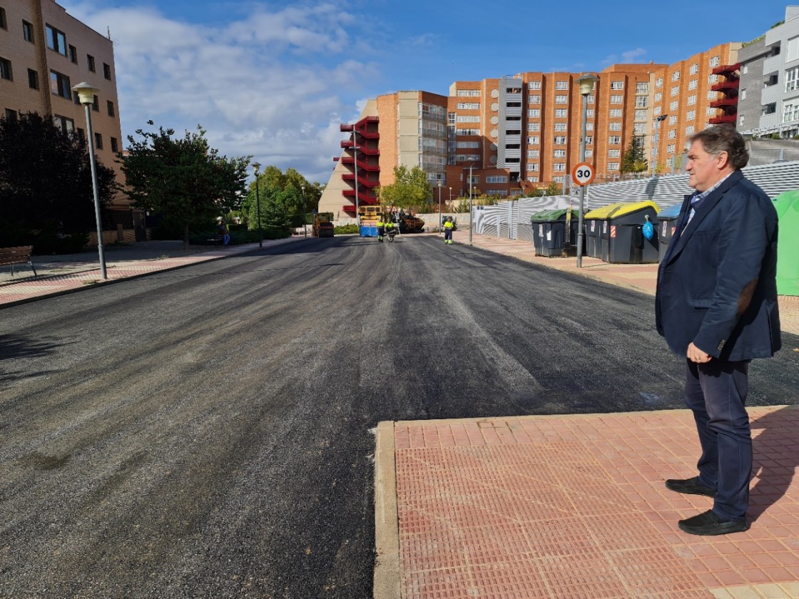 El Plan de Asfaltado de Teruel se inicia en la calle Pedro IV y llegará en las próximas semanas a varios barrios