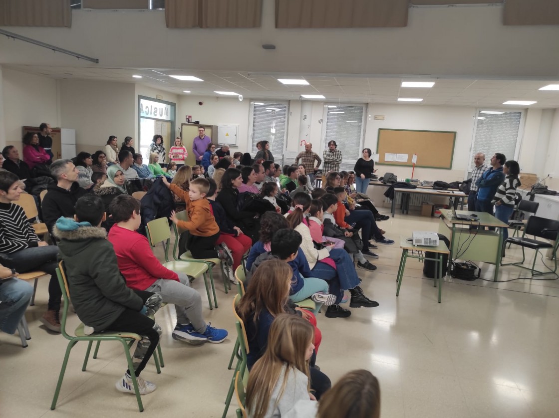El colegio Juan Sobrarias de Alcañiz estrena un refugio bioclimático y una balsa de anfibios