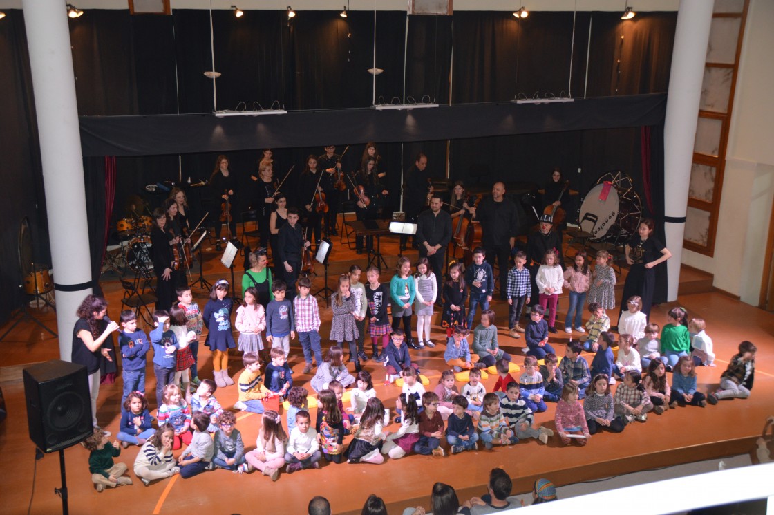 Doscientos niños y 500 espectadores en ‘El brujo despistado’ de la Escuela de Música