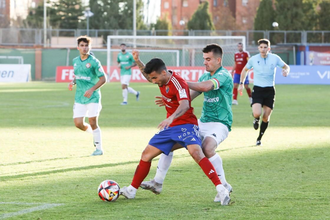 Inmerecida derrota del CD Teruel que acabó con 9 futbolistas frente a la SD Logroñés (0-2)