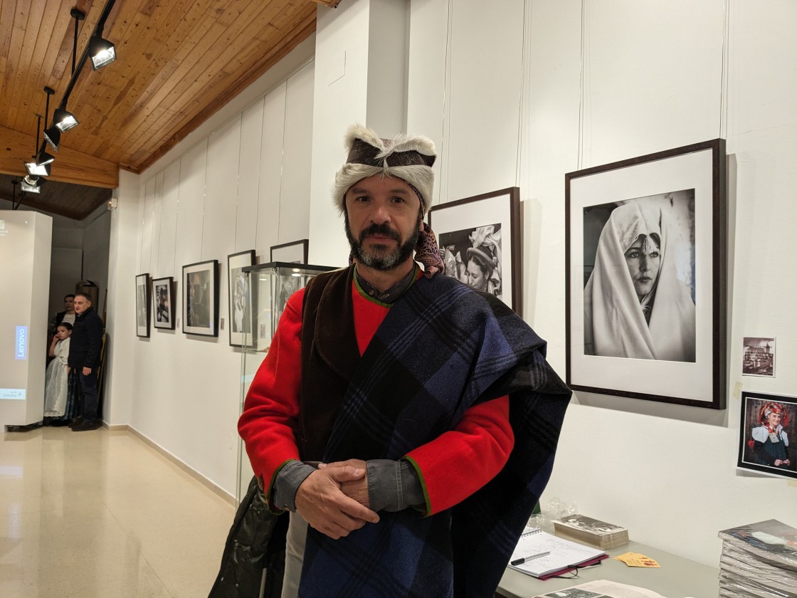 Luis Bruñén, coleccionista de indumentaria tradicional aragonesa: “No hay un traje que defina a todo Aragón, el clima y el tipo de trabajo hace que difieran mucho”