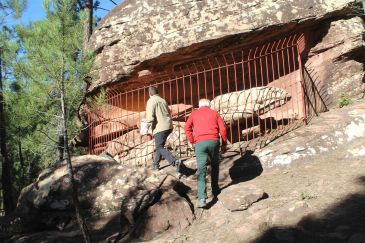 Tormón protege cinco abrigos de pinturas rupestres para hacerlos visitables