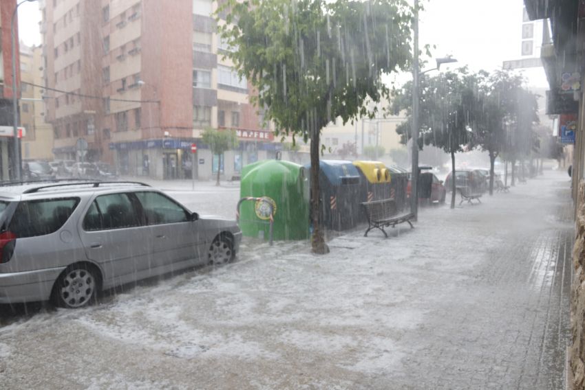 La piscina climatizada de Teruel, cerrada tras inundarse por la tormenta, abre este jueves