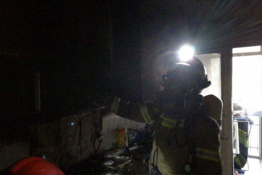 Una persona intoxicada por inhalación de humo en el incendio de una vivienda en Alcañiz
