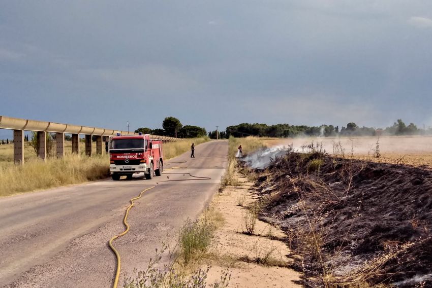 Los bomberos de la Diputación de Teruel sofocan dos incendios en Perales del Alfambra y Alcañiz