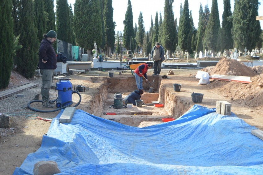 Pozos de Caudé volverá a excavar  en el cementerio de Alcañiz en octubre