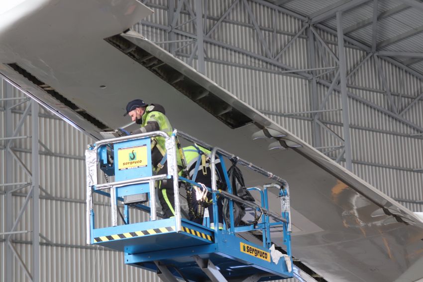 Tarmac Aragón comienza a operar en el hangar de pintura del Aeropuerto de Teruel por la necesidad de espacio