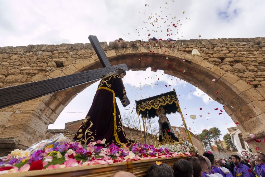 Jesús Nazareno y  la Virgen de la Soledad vuelven a reunirse en Teruel tres años después