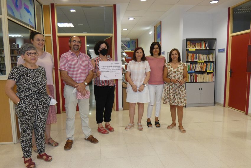 La Biblioteca del Campus de Teruel dona 540 euros a Cruz Roja para los refugiados