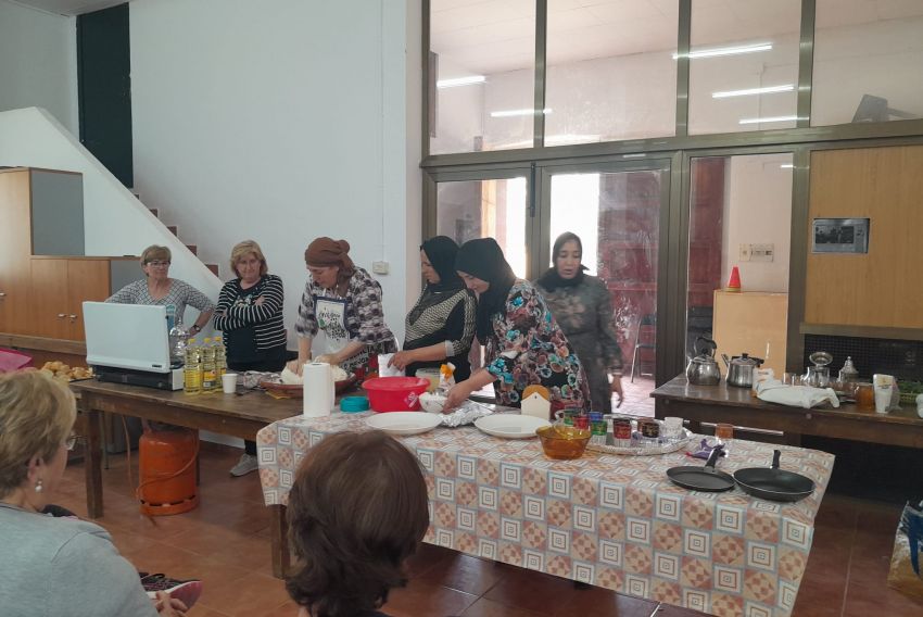 Las mujeres de Berge fusionan cocina española y marroquí en la semana cultural