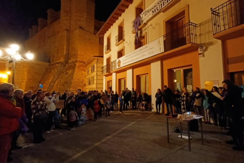 Música y cine aportan calidez a una fría noche reivindicativa en Montalbán