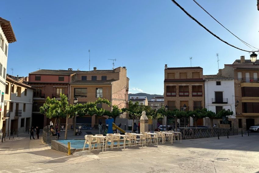 Arranca en Calanda el plan de mejora del comercio con las obras en la Plaza de San Miguel