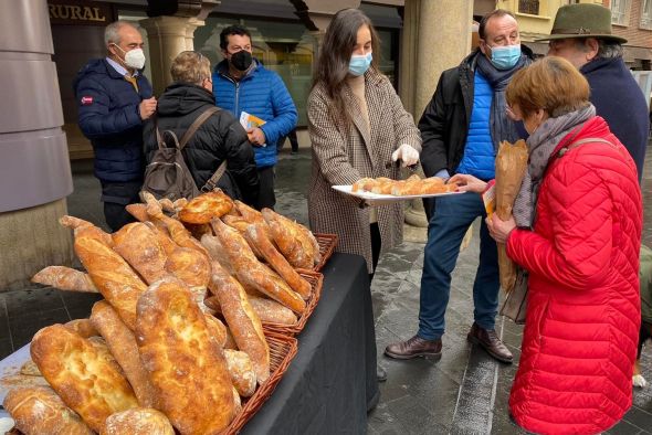 Cerealistas y panaderos se alían con el CITA para recuperar el pan tradicional de Teruel