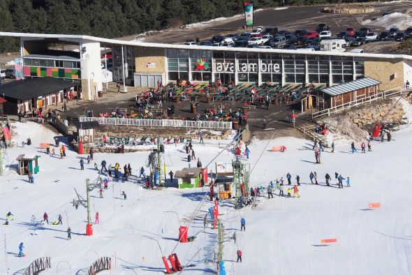 Empresarios turísticos y comarca Gúdar-Javalambre lanzan una oferta especial para esquiar de enero a marzo