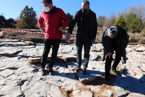 Halladas en El Castellar más de 400 nuevas huellas de dinosaurio en un yacimiento excepcional