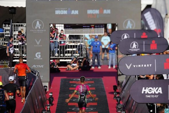 Roberto Ruiz se clasifica para el campeonato del mundo de 2023 de Ironman