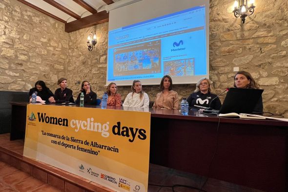 En torno a 150 mujeres ciclistas toman la Sierra de Albarracín