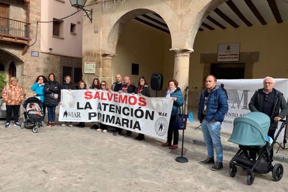 Vecinos de Gúdar-Javalambre se concentran en Mora de Rubielos para reclamar una Atención Primaria digna