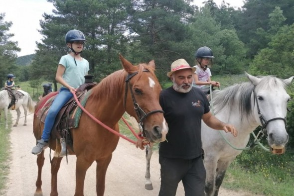 La Sierra de Albarracín pone en marcha la primera red de alojamientos  para jinetes y caballos