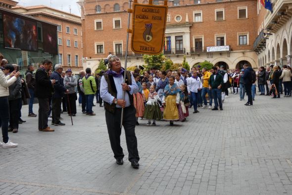 Más de un centenar de personas participan en el encuentro de cachirulos  de Valencia y Aragón