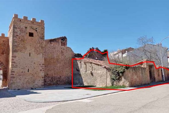 Sale a licitación la restauración de un tramo de la muralla de Manzanera y de su entorno