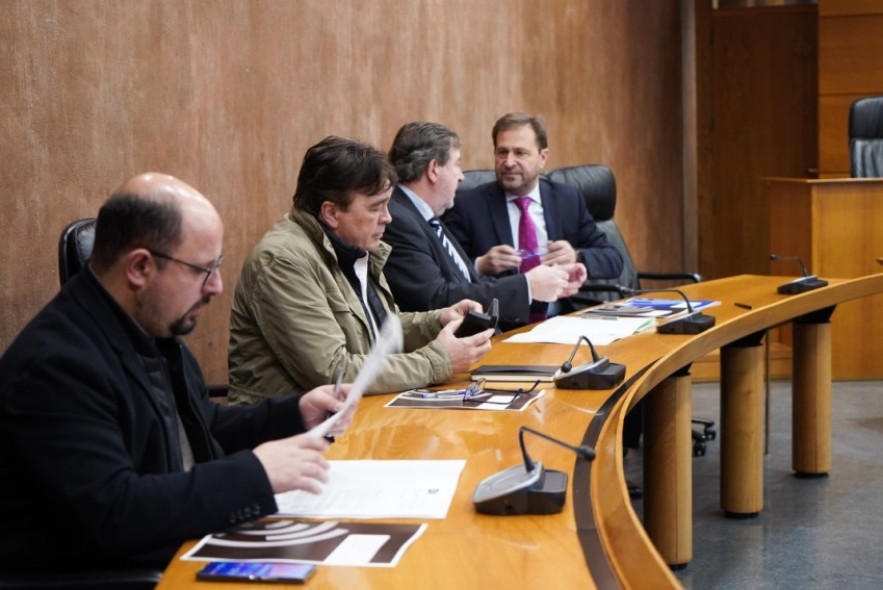 Arranca en las Cortes de Aragón la comisión que en seis meses quiere aclarar dudas sobre renovables de cara al futuro