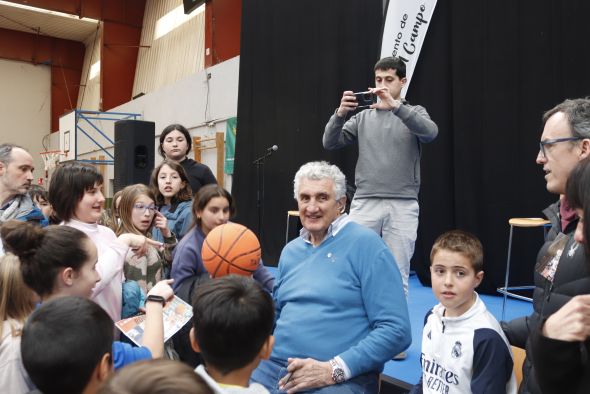 Fernando Romay reivindica en Monreal del Campo el deporte en el medio rural