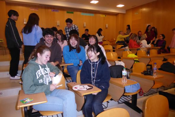 Docentes y alumnos japoneses comparten experiencias con sus homólogos de Teruel