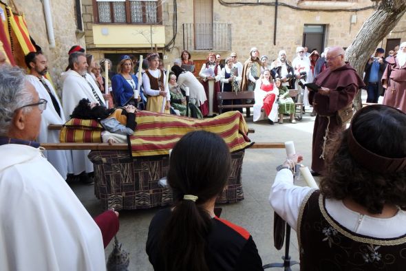 Cretas recrea el entierro de su inquisidor local en plena celebración del Medievo