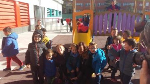 Mayte Pérez visita las nuevas instalaciones de infantil del colegio Las Anejas