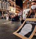 Una ‘performance’ organizada por Cáritas Teruel pide poner el foco en las personas sin hogar