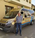 Rafael Tena Gil, chófer del Caimán desde 1995: “Me gusta dar servicio a la  gente mayor que de otra forma no podría bajar al hospital”