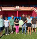 El campo de fútbol de Alcorisa, primer 'Espacio sin humo' de la AECC en Teruel